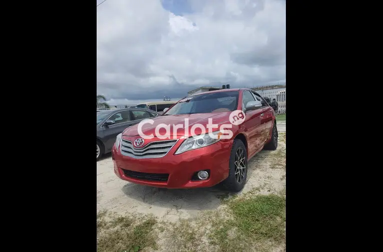 Neatly used 2010 Toyota Camry (red) - 1/7