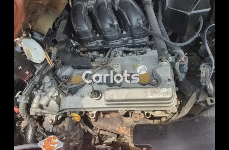 Neatly used 2010 Toyota Camry (red) - 2/7