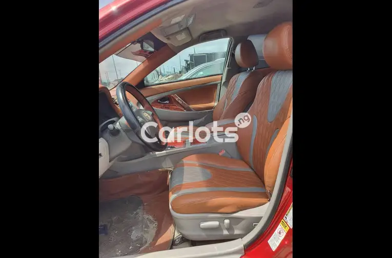 Neatly used 2010 Toyota Camry (red) - 4/7