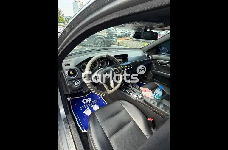 Unregistered Mercedes Benz C300 2013 model - 2/4