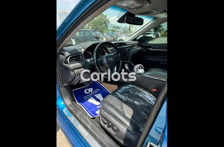 Foreign used 2019 Toyota Camry XSE - 2/7