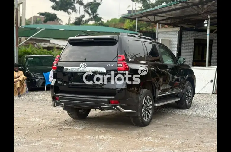 2023 Toyota LANDCRUISER PRADO VXR - 4/6