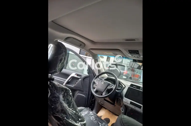 DIRECT 2020 TOYOTA LANDCRUISER PRADO FULL OPTION - 3/7