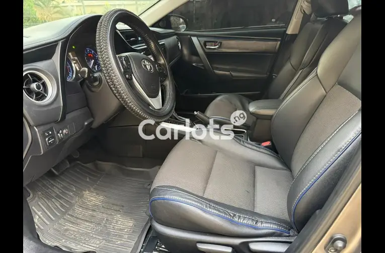 2018 TOYOTA COROLLA S// UNREGISTERED - 2/5