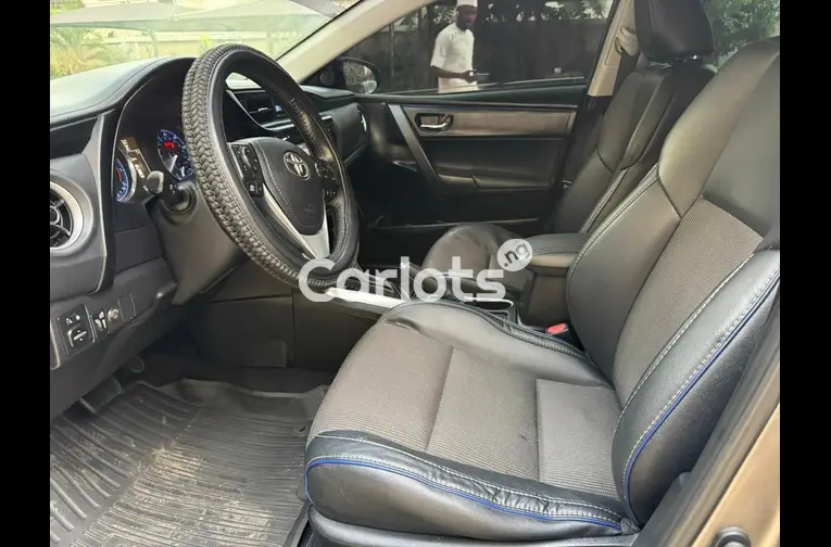 2018 TOYOTA COROLLA S// UNREGISTERED - 3/5