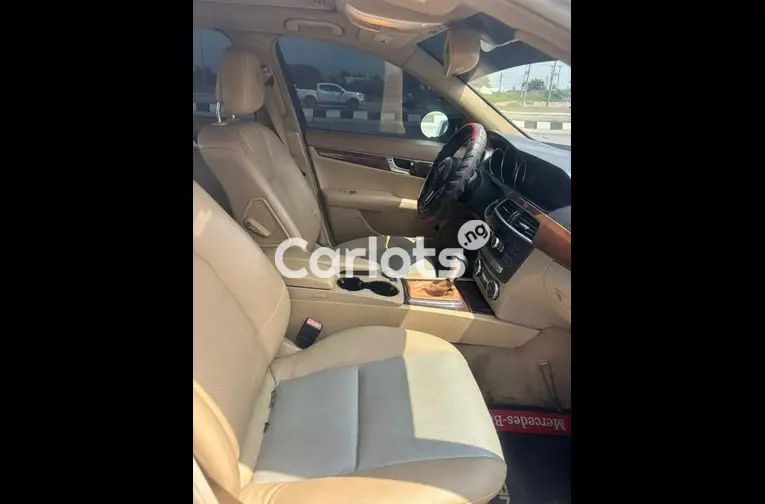 2009 MERCEDES BENZ C300 - 4/6