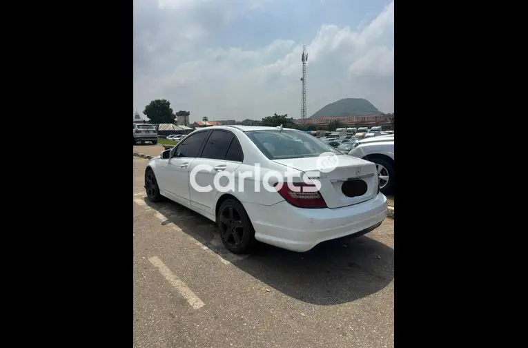 2009 MERCEDES BENZ C300 - 5/6