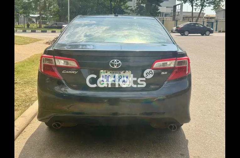 TOYOTA CAMRY 2013 SE KEYLESS - 6/7
