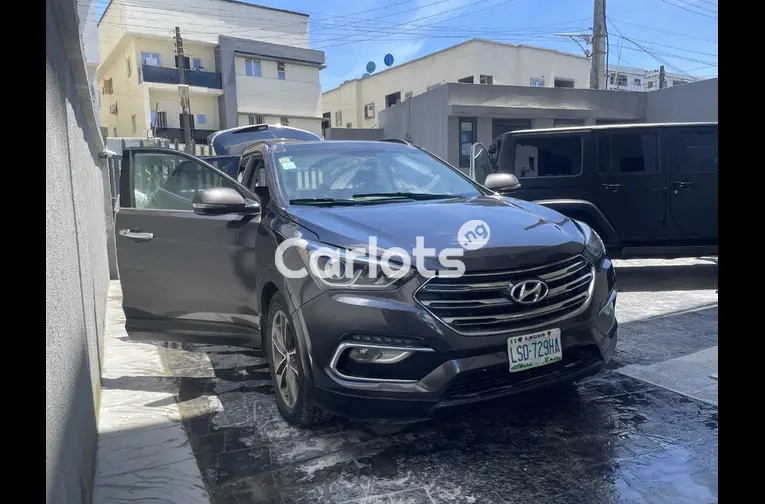 2016 Hyundai Santa Fe - 1/7