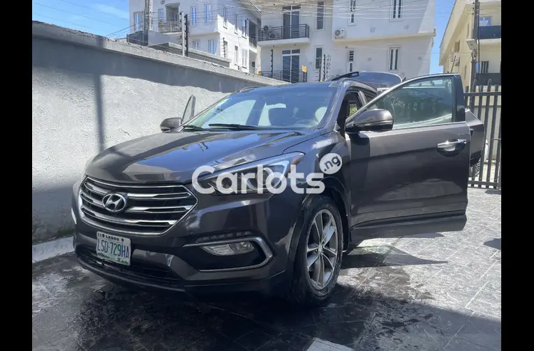 2016 Hyundai Santa Fe - 2/7