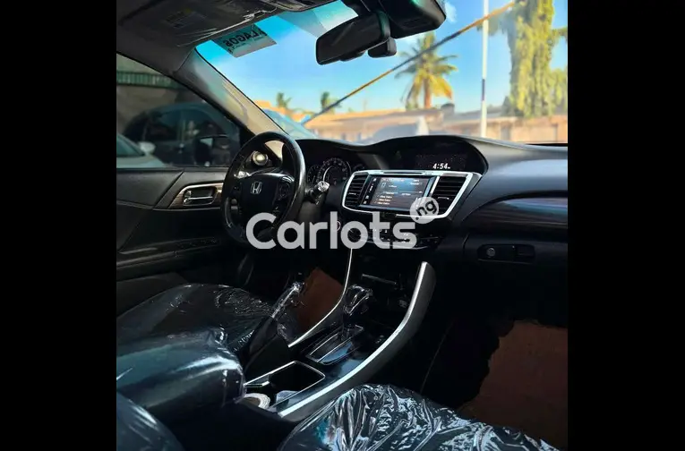 FOREIGN USED 2017 HONDA ACCORD V6 TOURING FULL OPTION - 3/6