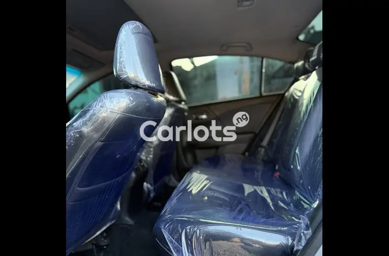 FOREIGN USED 2017 HONDA ACCORD V6 TOURING FULL OPTION - 4/6