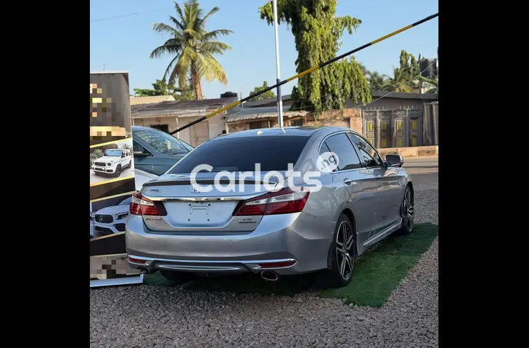 FOREIGN USED 2017 HONDA ACCORD V6 TOURING FULL OPTION - 5/6