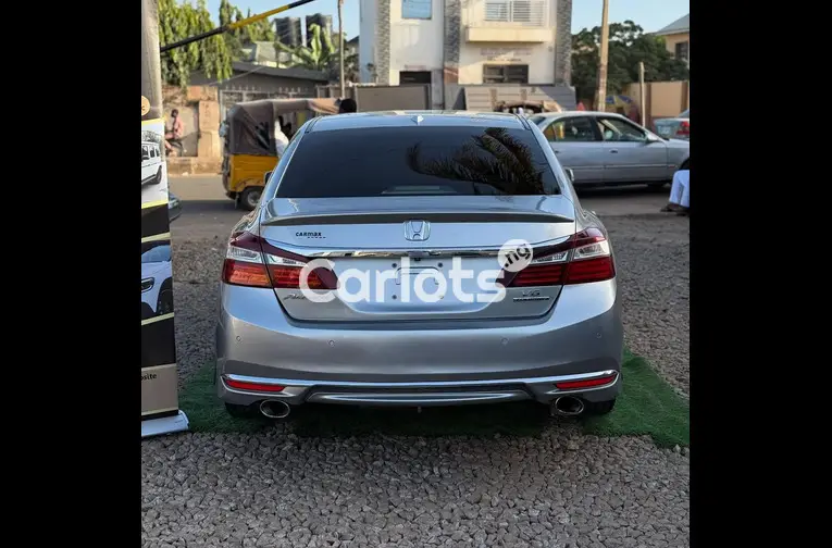 FOREIGN USED 2017 HONDA ACCORD V6 TOURING FULL OPTION - 6/6
