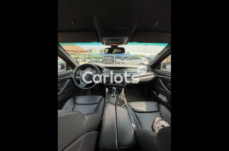 Clean 2011 BMW 535i - 2/7