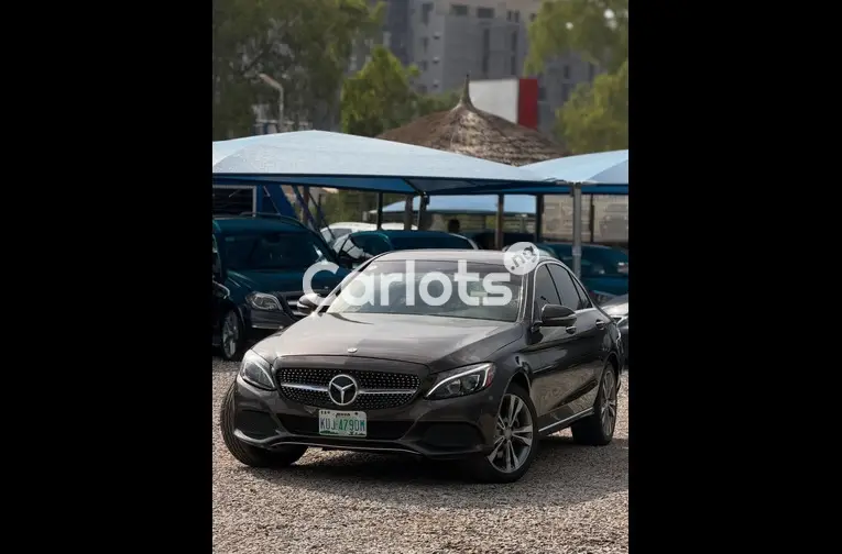 Clean 2016 Mercedes C300