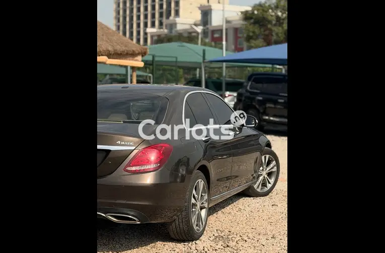 Clean 2016 Mercedes C300 - 6/7