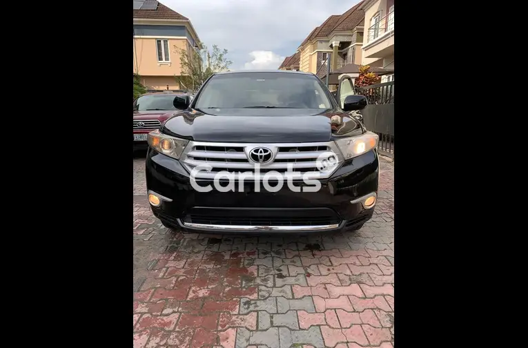 PREMIUM STANDARD 2012 TOYOTA HIGHLANDER 4WD