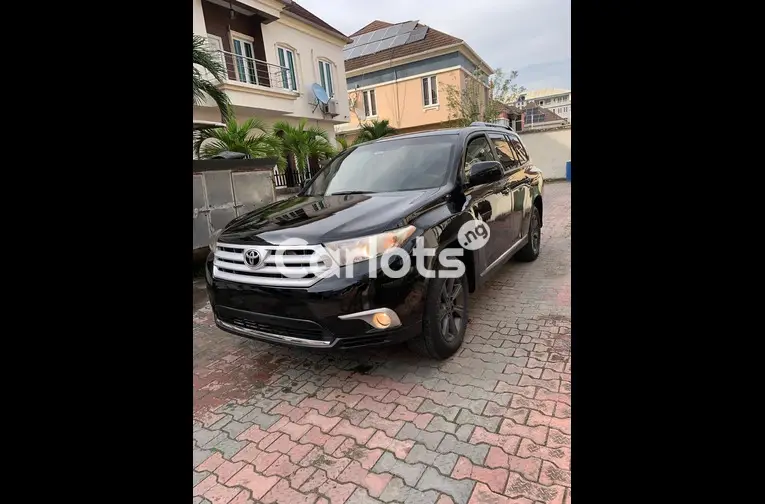 PREMIUM STANDARD 2012 TOYOTA HIGHLANDER 4WD - 6/7