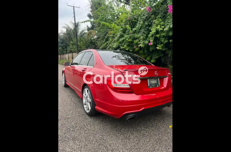 2012 Mercedes Benz C300 - 3/7