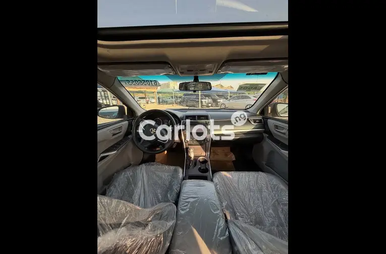 Foreign Used 2016 Toyota Camry - 2/6