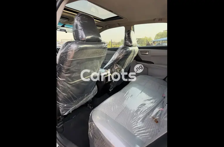 Foreign Used 2016 Toyota Camry - 5/6