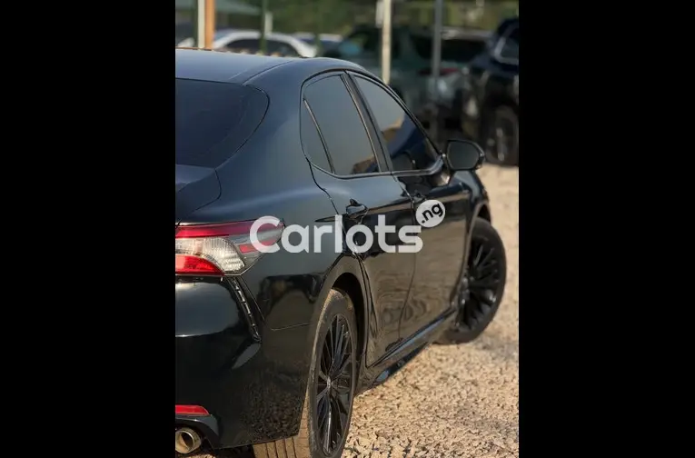 Clean 2019 Toyota Camry - 6/7
