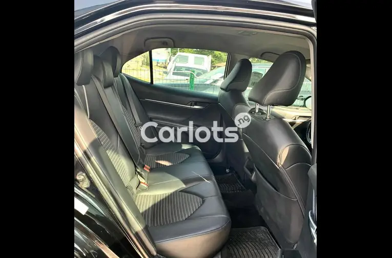 DISTRESS SALE FOREIGN USED 2019 TOYOTA CAMRY SE - 3/5