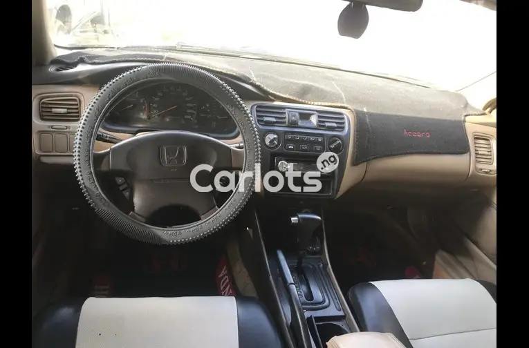 CLEAN REGISTERED 2001 HONDA ACCORD - 2/7