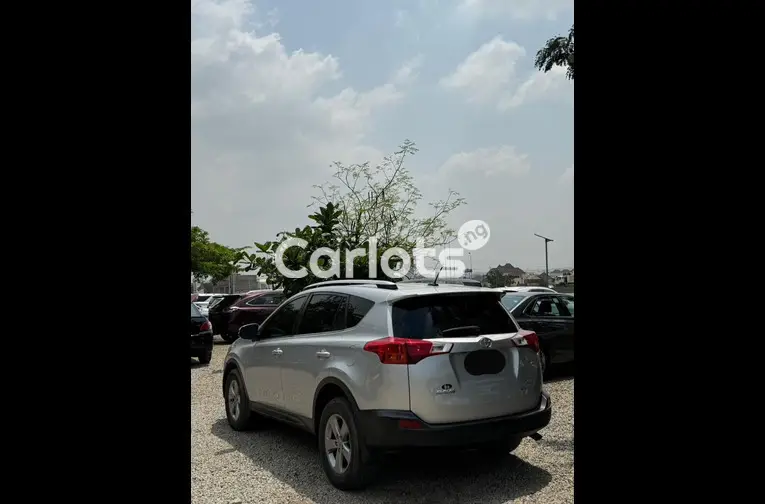 2014 TOYOTA RAV4 XLE - 3/6