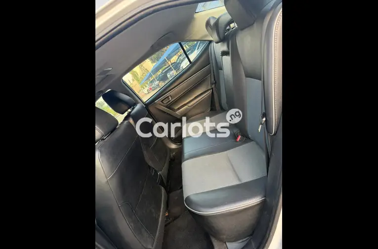 Nigerian used 2015 Toyota Corolla S keyless - 5/7