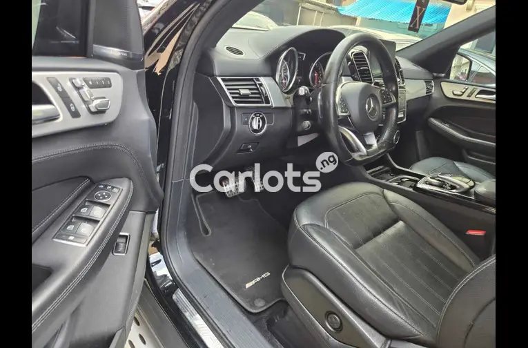 PRE-OWNED MERCEDES BENZ GLE 43 AMG -  2017 MODEL - 4/5