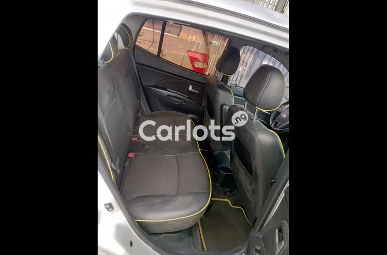 Foreign used 2010 Kia Picanto - 3/5