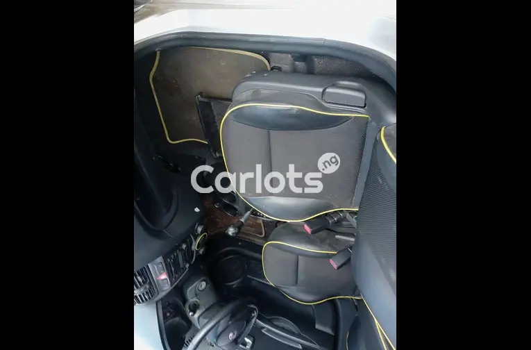 Foreign used 2010 Kia Picanto - 5/5