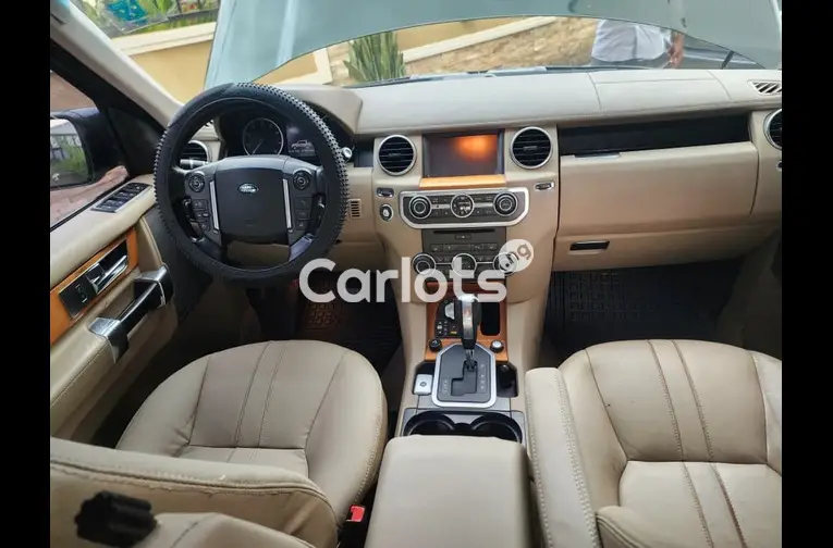 REGISTERED 2012 LAND ROVER LR4 - 3/7