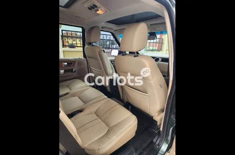 REGISTERED 2012 LAND ROVER LR4 - 4/7