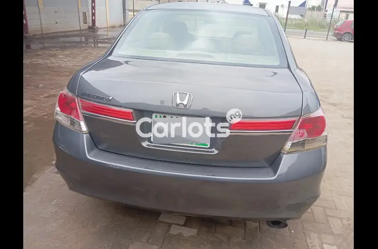 Clean 2012 Honda Accord - 2/7