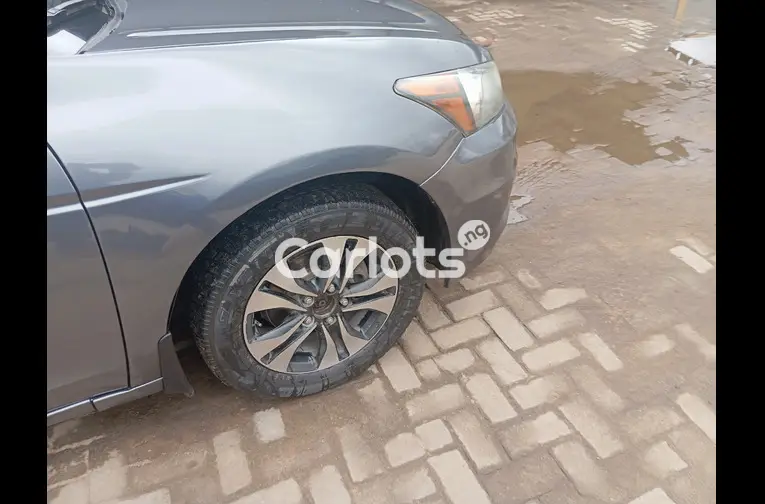 Clean 2012 Honda Accord - 3/7