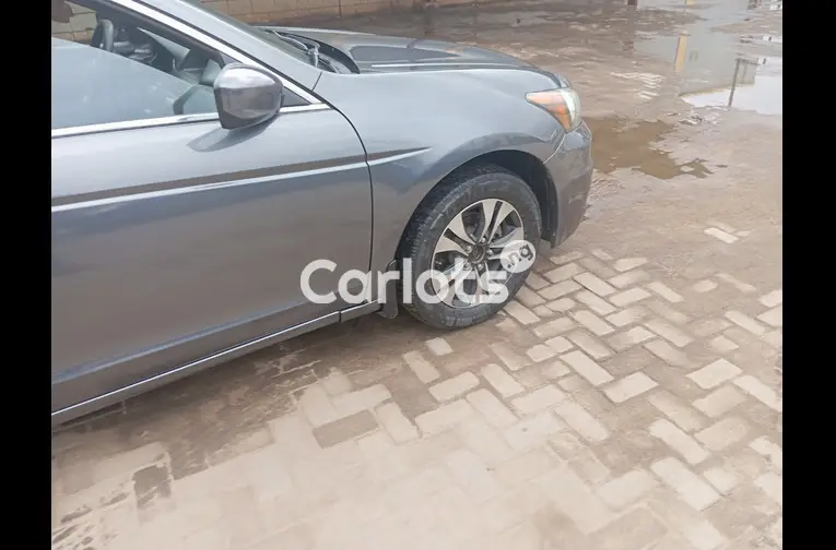 Clean 2012 Honda Accord - 4/7