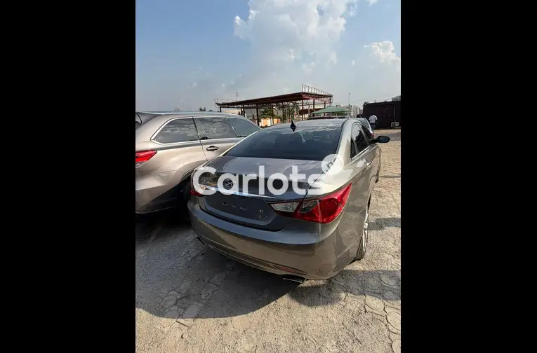 Clean 2012 Hyundai Sonata - 2/6