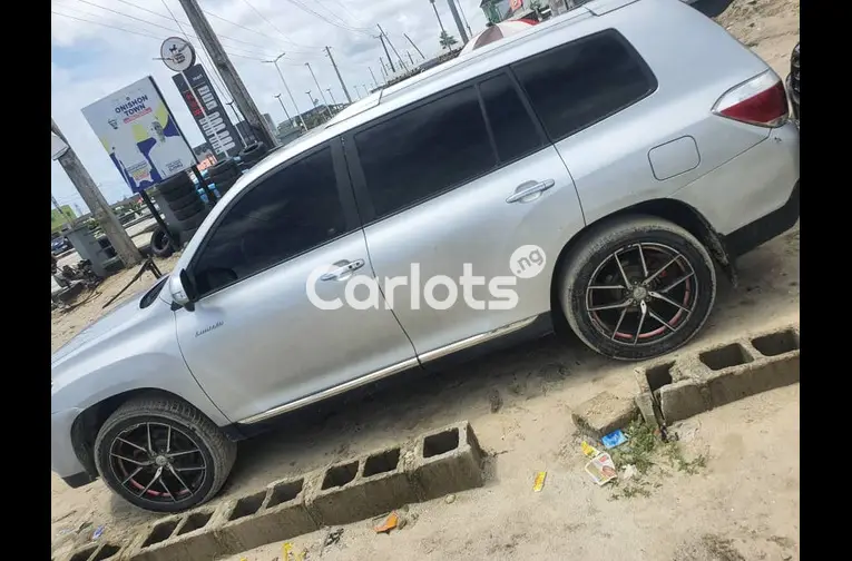 Registered Toyota Highlander Limited 2008 upgraded to 2013 - 2/4