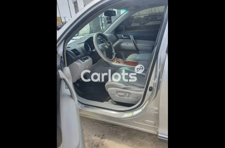 Registered Toyota Highlander Limited 2008 upgraded to 2013 - 3/4