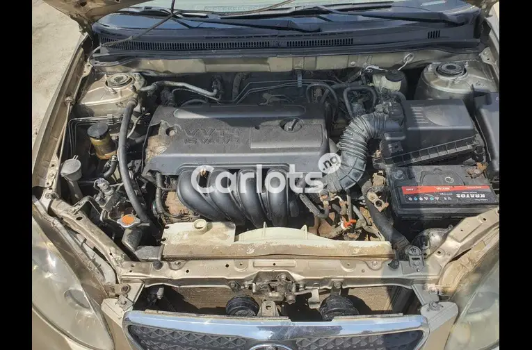 Clean 2006 Toyota Corolla LE - 2/7