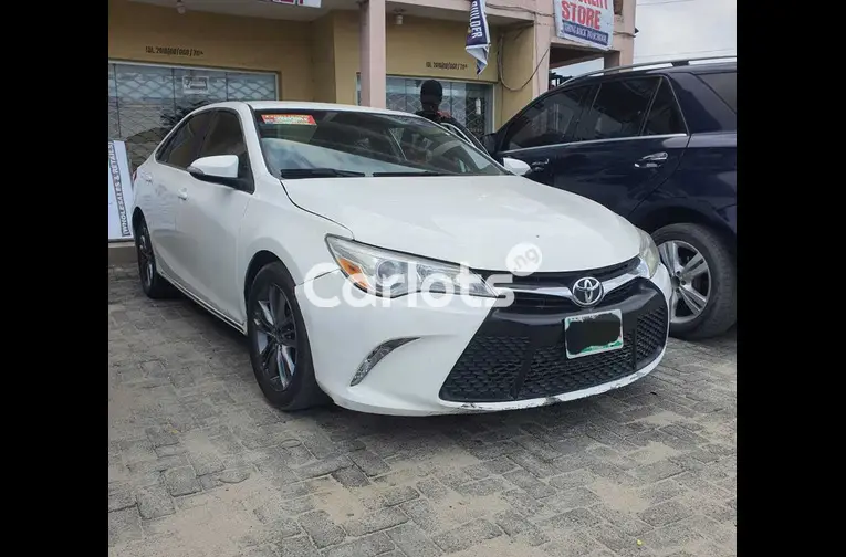 Registered 2015 Toyota Camry SE (white) - 1/7