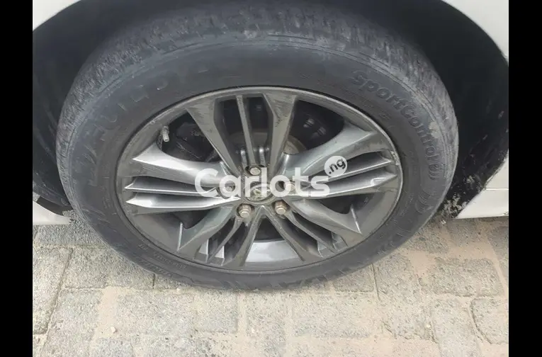 Registered 2015 Toyota Camry SE (white) - 3/7