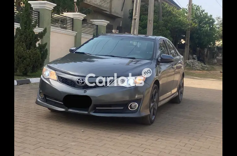 2013 TOYOTA CAMRY SE