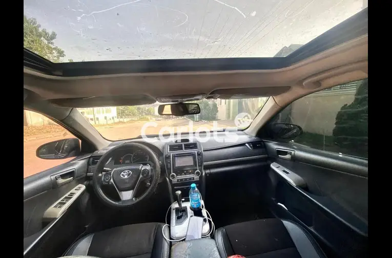 2013 TOYOTA CAMRY SE - 2/5