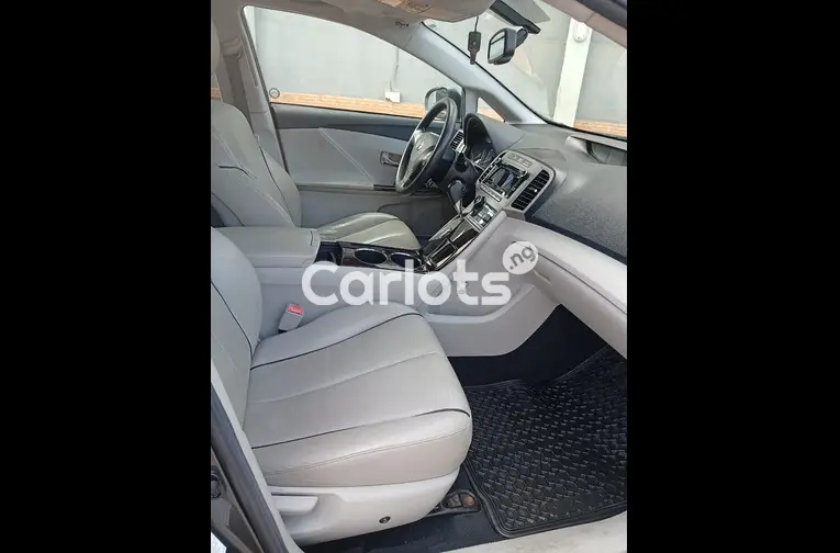 Used 2012 Toyota Venza - 5/6