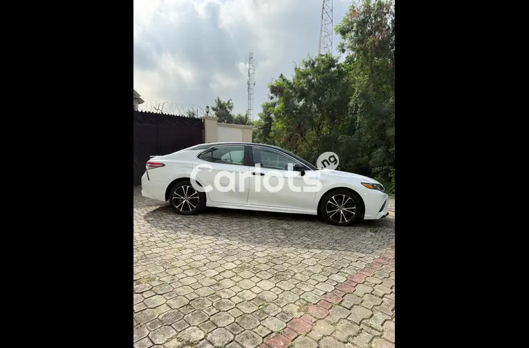 Foreign Used 2019 Toyota Camry SE - 2/7