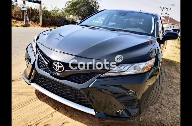 FOREIGN USED 2019 TOYOTA CAMRY SE - 1/7